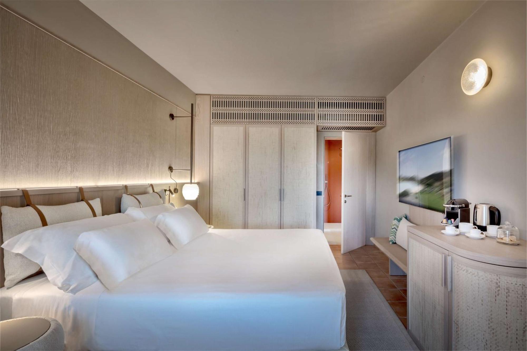 Hotel TH Chia - Parco Torre Chia Esterno foto