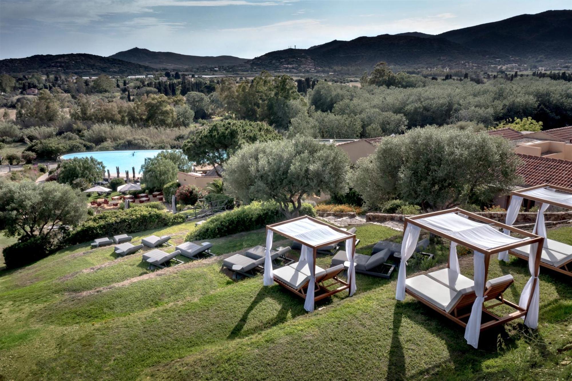 Hotel TH Chia - Parco Torre Chia Esterno foto