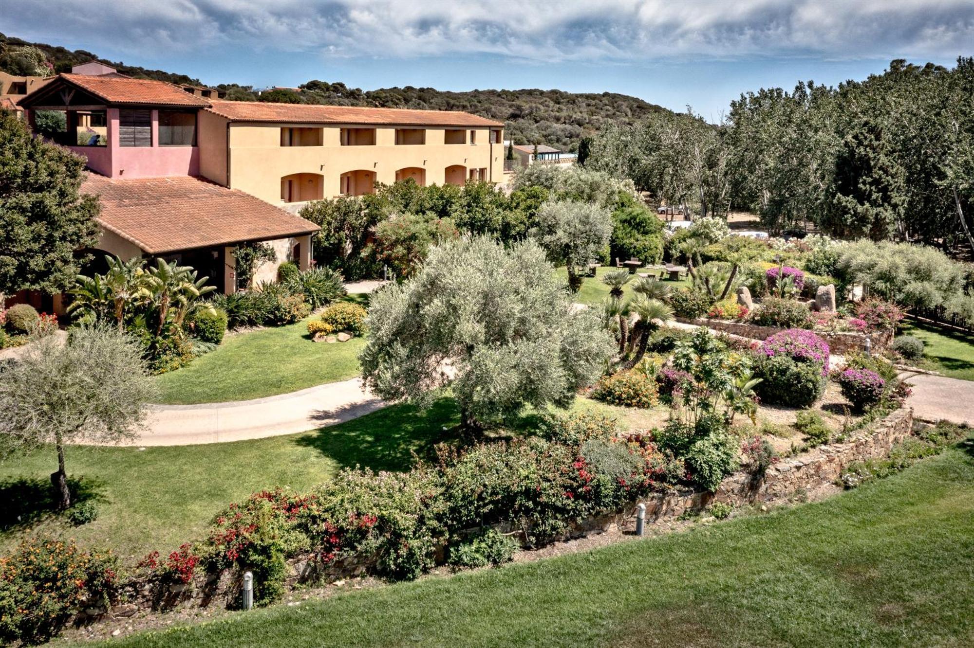 Hotel TH Chia - Parco Torre Chia Esterno foto